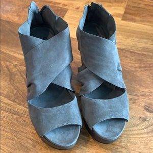 Eileen Fisher Draw Suede Sandals.  7.5. Ash